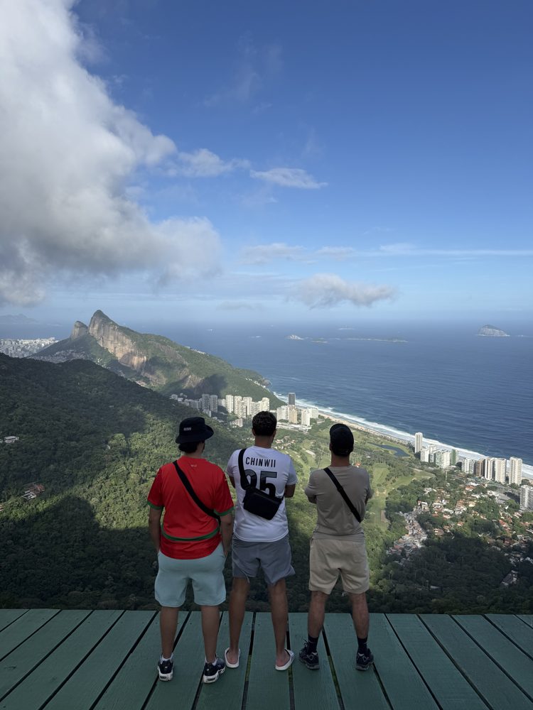 Voyageurs à la Vista Chinesa